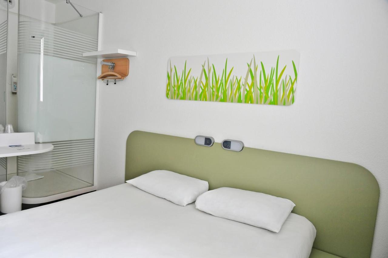 Ibis Budget Saint-Quentin Centre Gare ภายนอก รูปภาพ