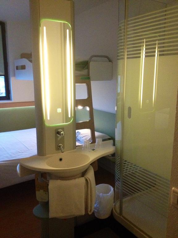 Ibis Budget Saint-Quentin Centre Gare ภายนอก รูปภาพ