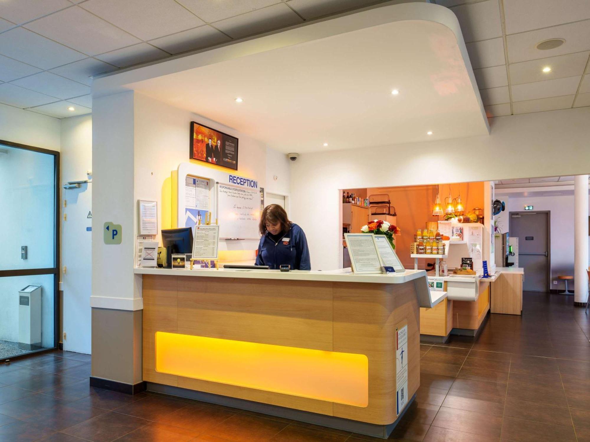 Ibis Budget Saint-Quentin Centre Gare ภายนอก รูปภาพ
