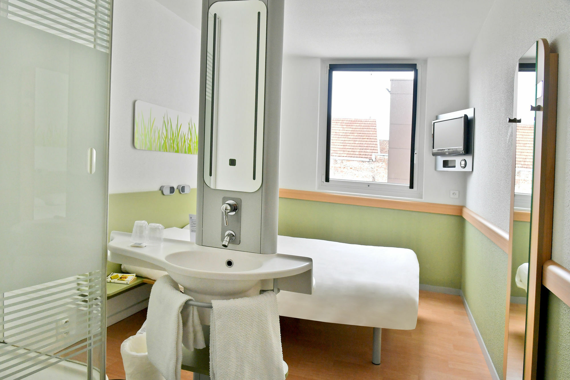 Ibis Budget Saint-Quentin Centre Gare ภายนอก รูปภาพ